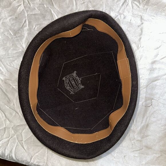 Vintage 40s/50s Glenover Brand Black Felt Beret with Pearl Accents on Top - Picture 6 of 7